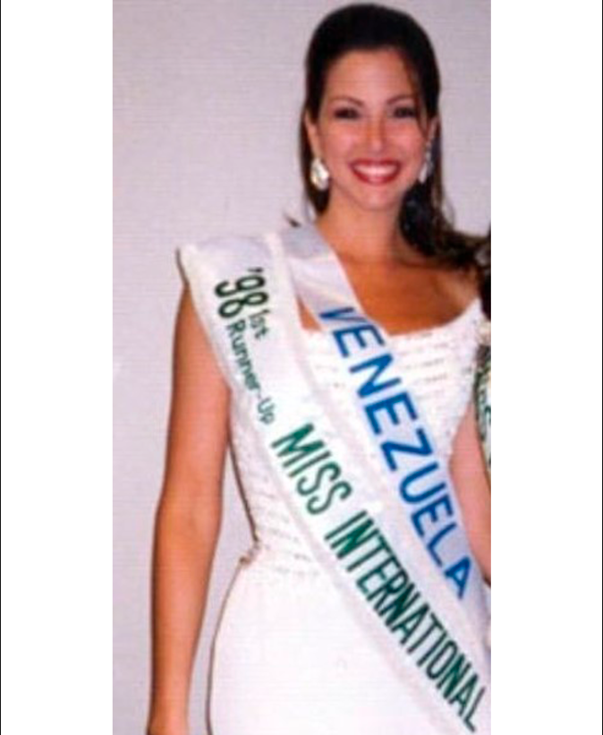 Evening Gown Miss International Daniela Kosan